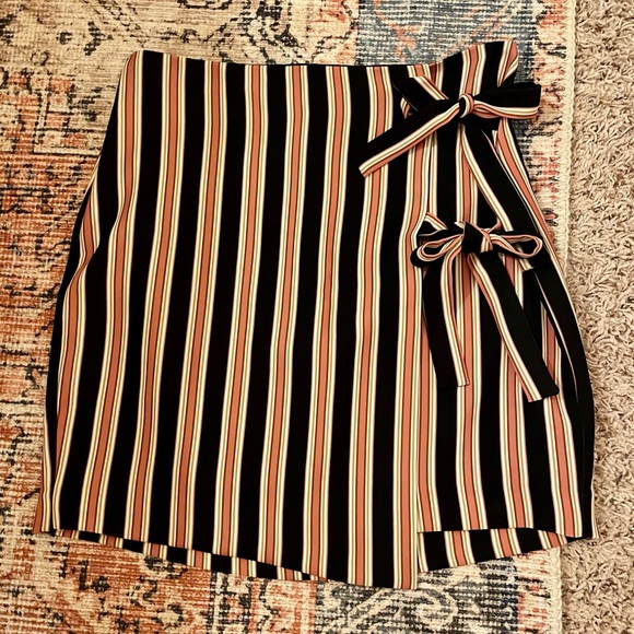 Tie wrap skirt - Picture 3 of 4